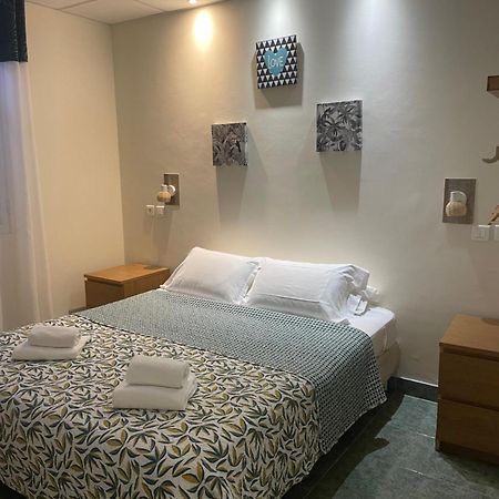 Hotel Le Derby Cagnes-sur-Mer Exteriör bild
