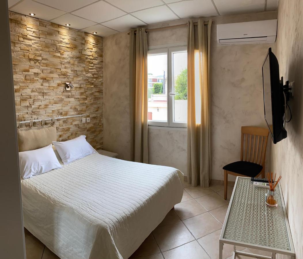Hotel Le Derby Cagnes-sur-Mer Exteriör bild