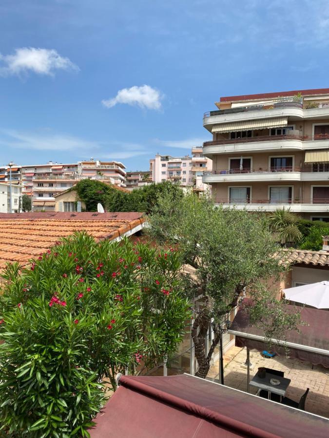 Hotel Le Derby Cagnes-sur-Mer Exteriör bild