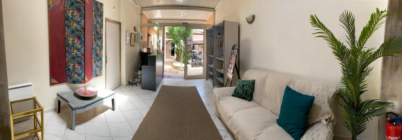Hotel Le Derby Cagnes-sur-Mer Exteriör bild
