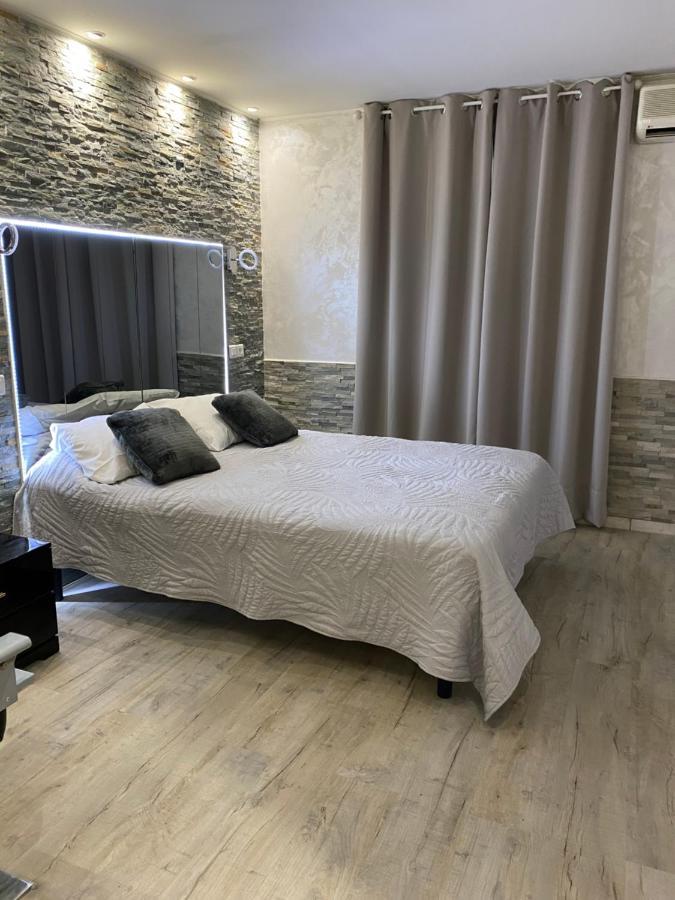 Hotel Le Derby Cagnes-sur-Mer Exteriör bild