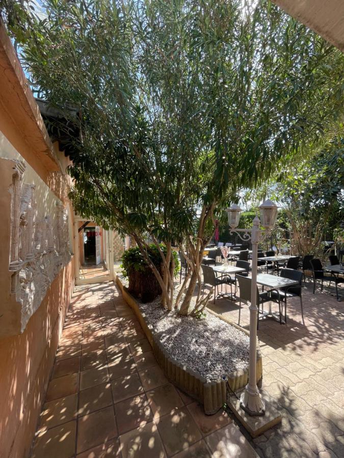 Hotel Le Derby Cagnes-sur-Mer Exteriör bild