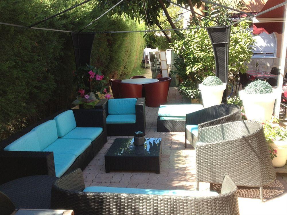 Hotel Le Derby Cagnes-sur-Mer Exteriör bild