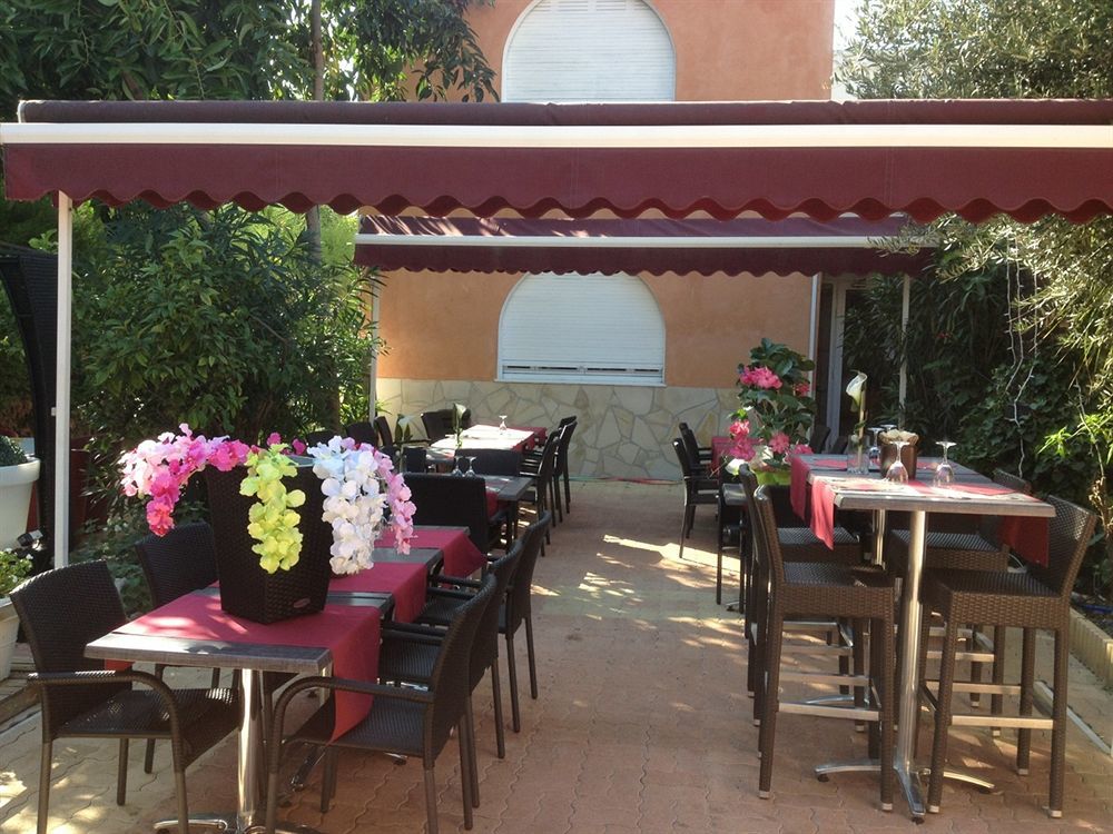 Hotel Le Derby Cagnes-sur-Mer Exteriör bild