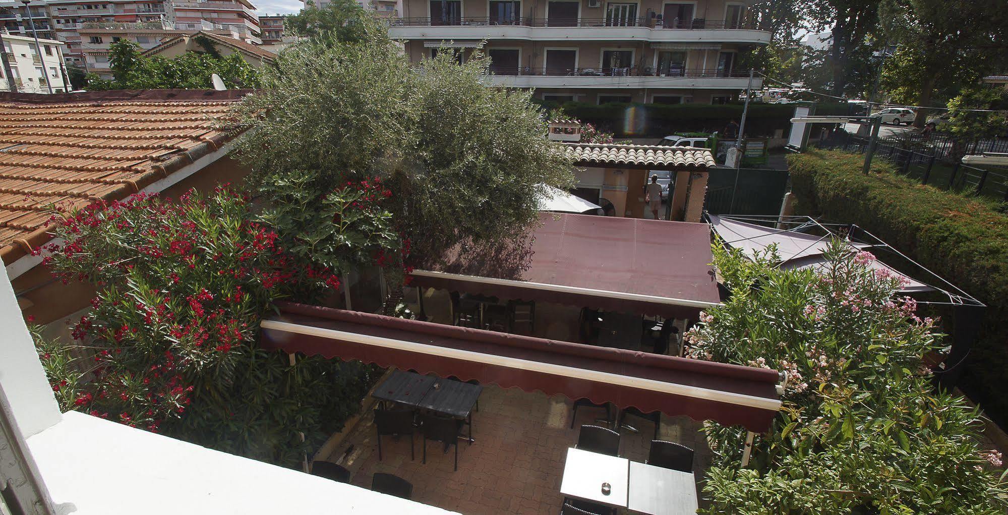 Hotel Le Derby Cagnes-sur-Mer Exteriör bild